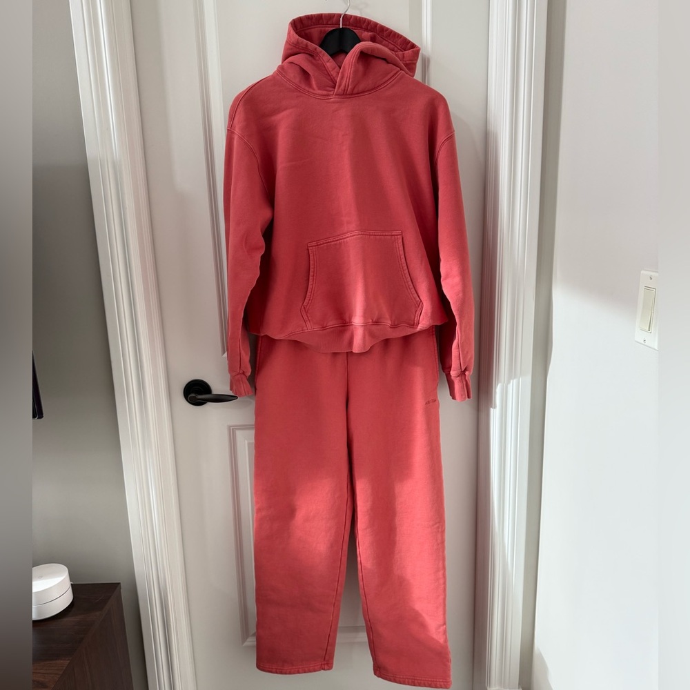 Aritzia Salmon-Coloured Sweatsuit: Hoodie and Matching Pants